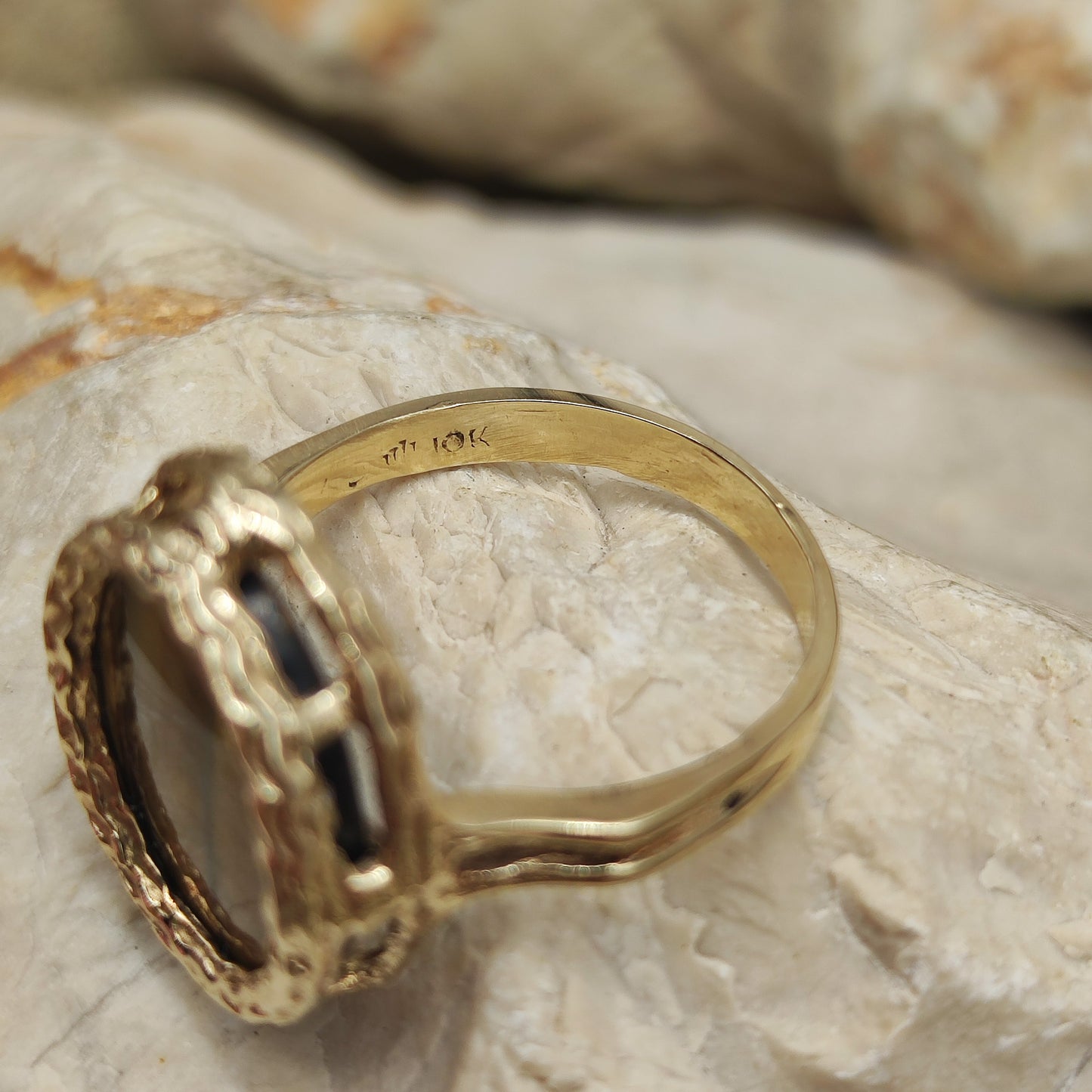 Vintage modernist ring with Tiger's Eye in 10K gold