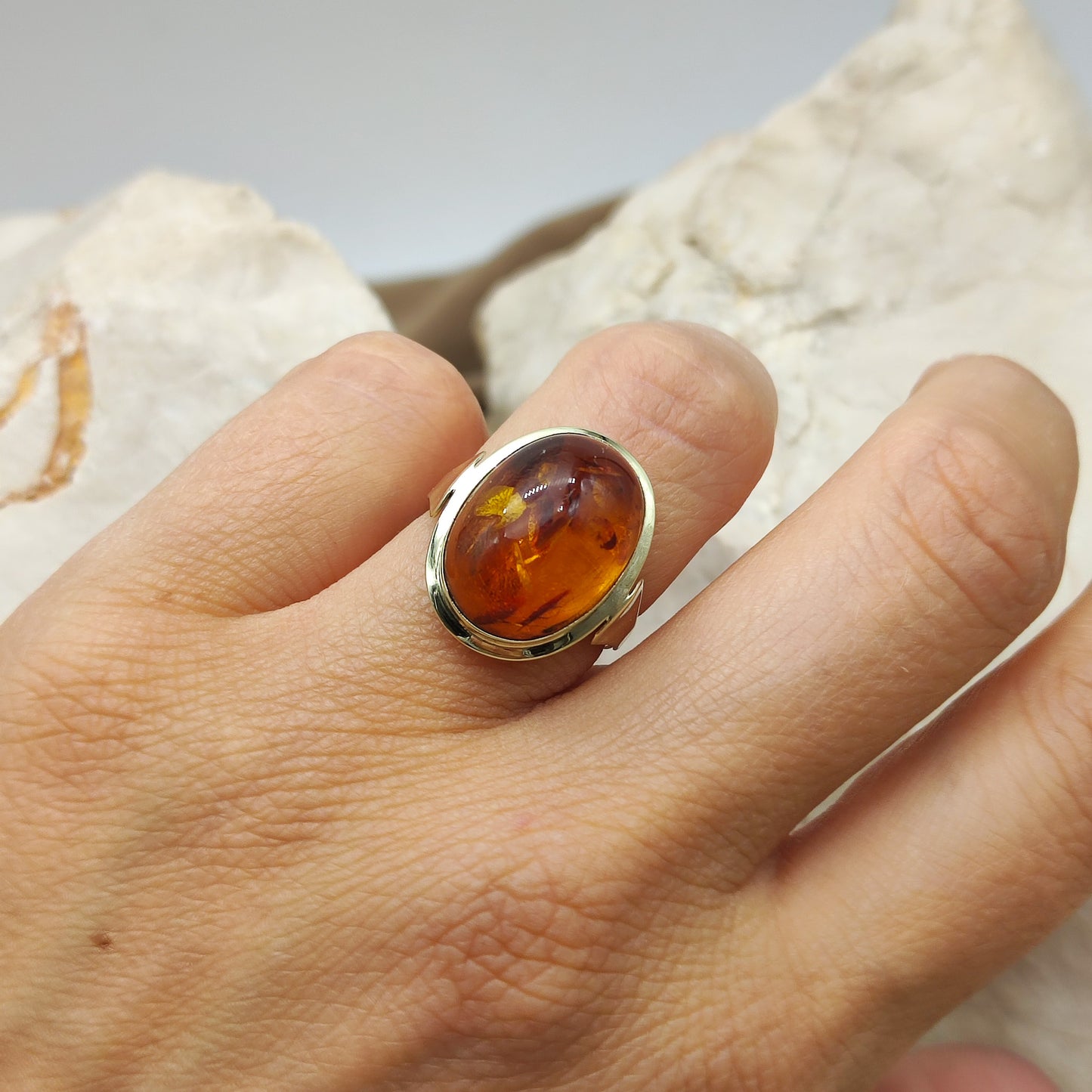 Vintage amber ring in 8K gold