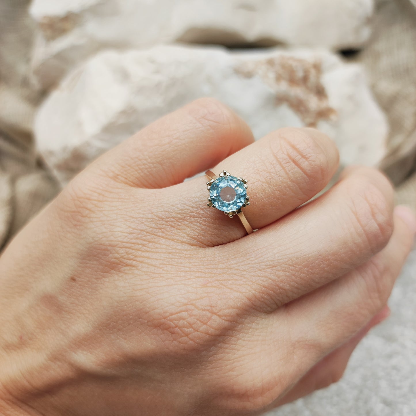 Vintage pale blue ring in 8K gold