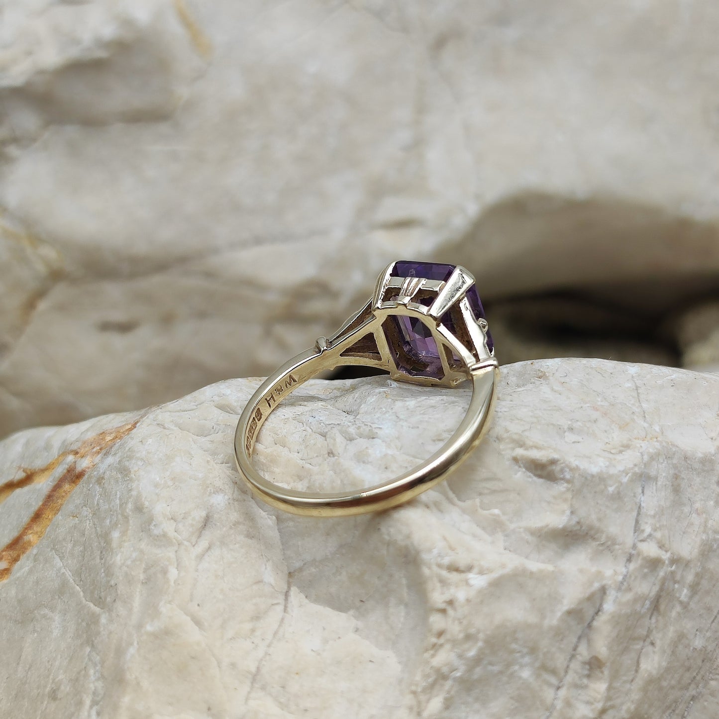 Amethyst ring in 9K gold