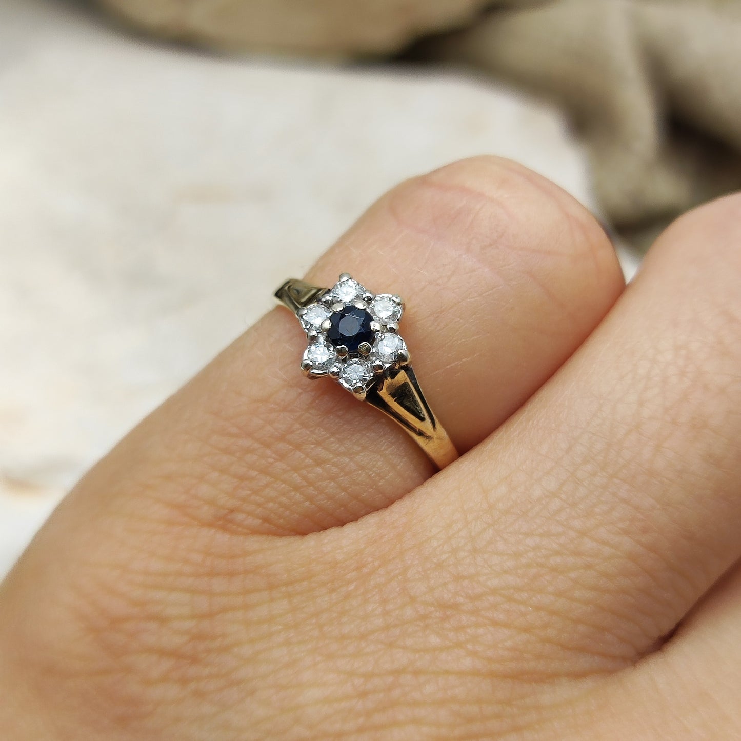 Vintage Sapphire and diamond ring in 9K gold