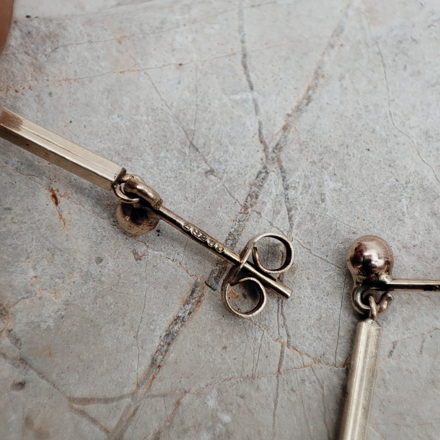 Vintage 9ct Gold Diamond Bar Drop Earrings – London 1981