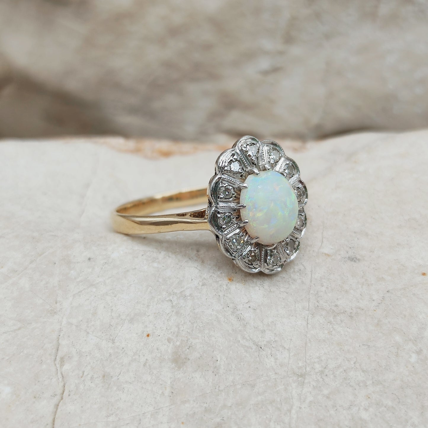 Vintage Ring with Opal and Diamond in 18 Carat gold