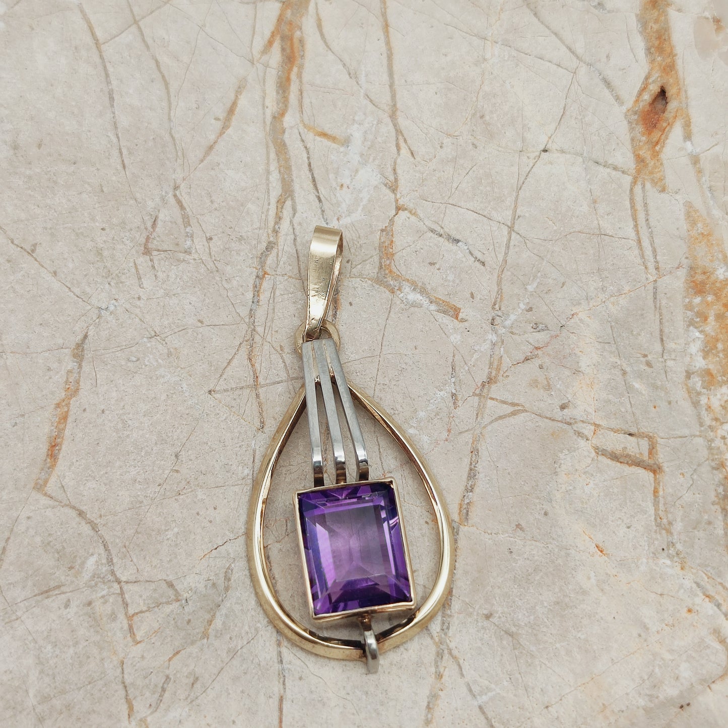 Vintage pendant in 8 Carat Gold by Theodore Klotz
