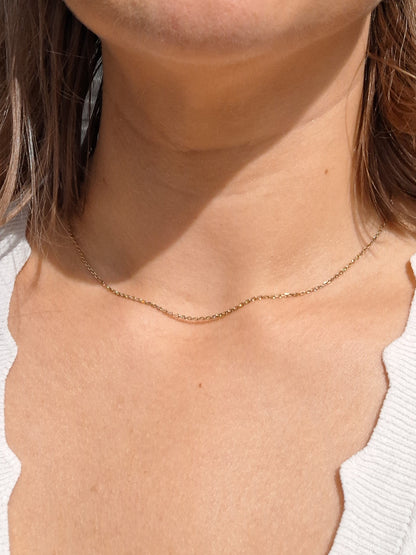 Essential necklace 42cm in 8K gold