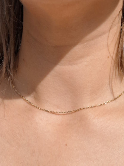 Essential necklace 42cm in 8K gold