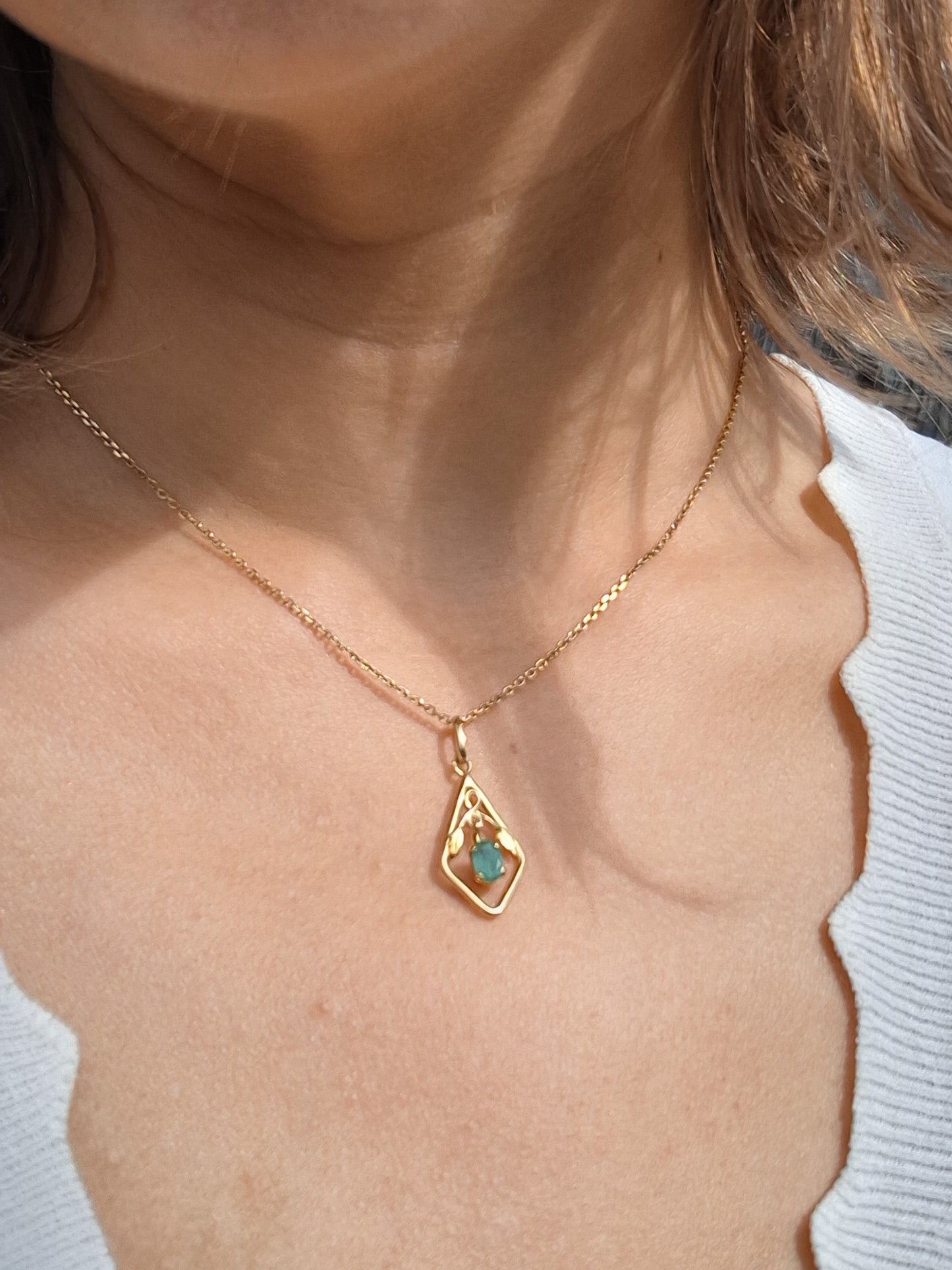 Emerald Art Nouveau Pendant in 18K gold