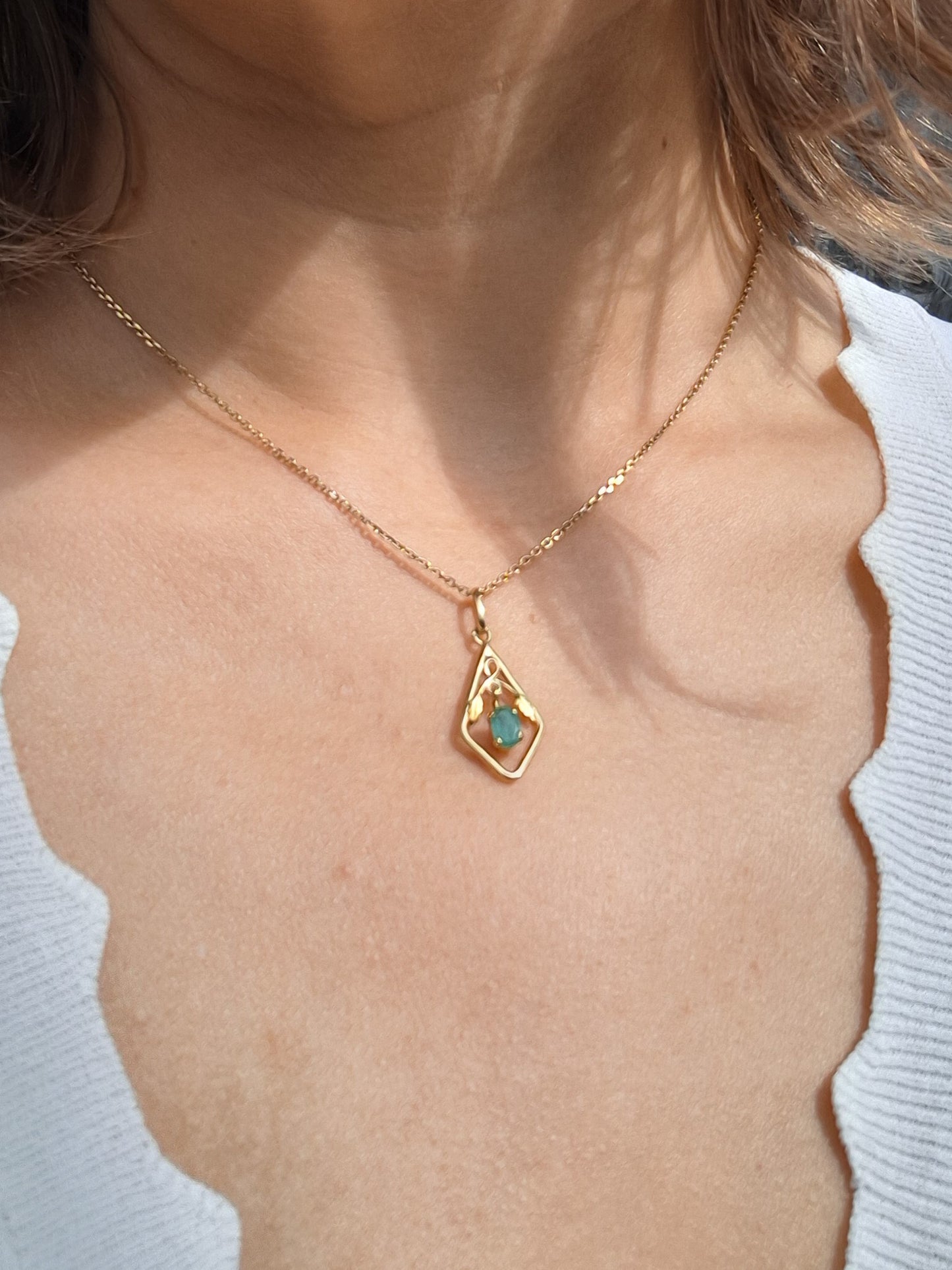 Emerald Art Nouveau Pendant in 18K gold