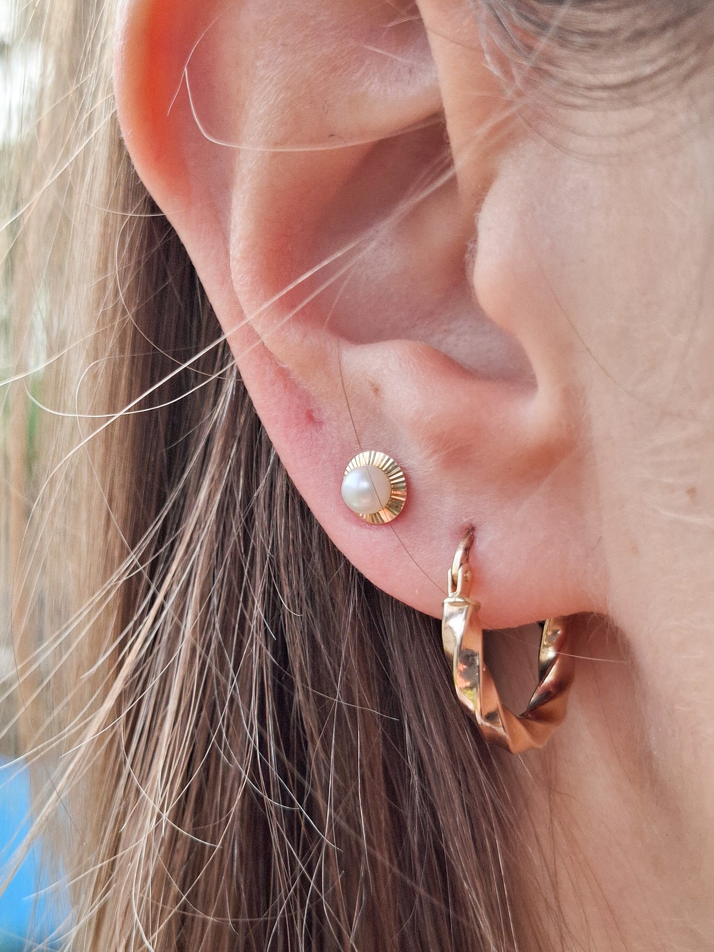 Twisted Hoop Earrings in 9K gold