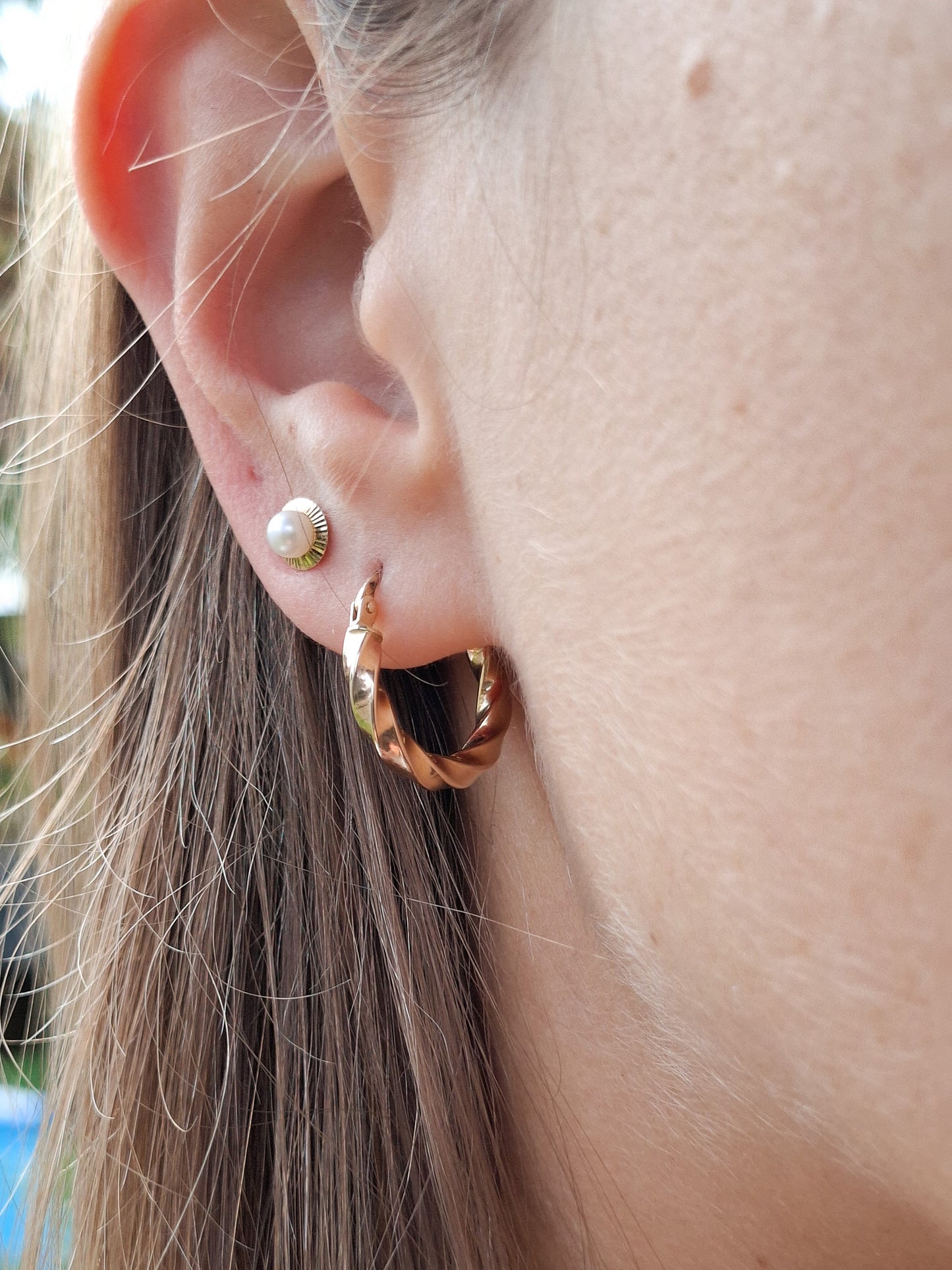 Twisted Hoop Earrings in 9K gold