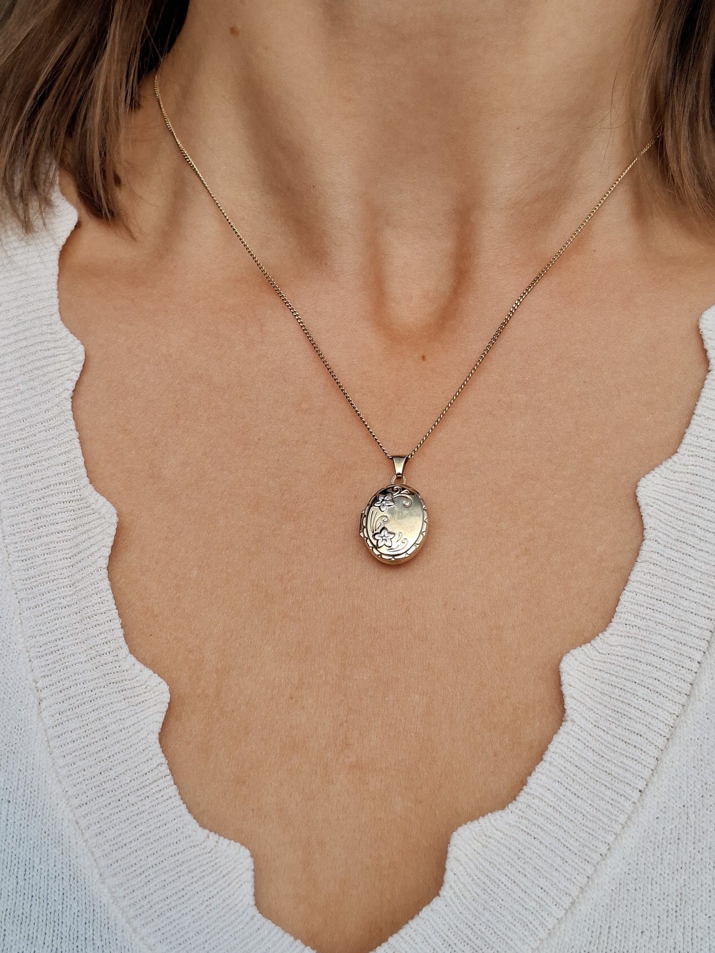 Flower Photo Locket in 9K gold