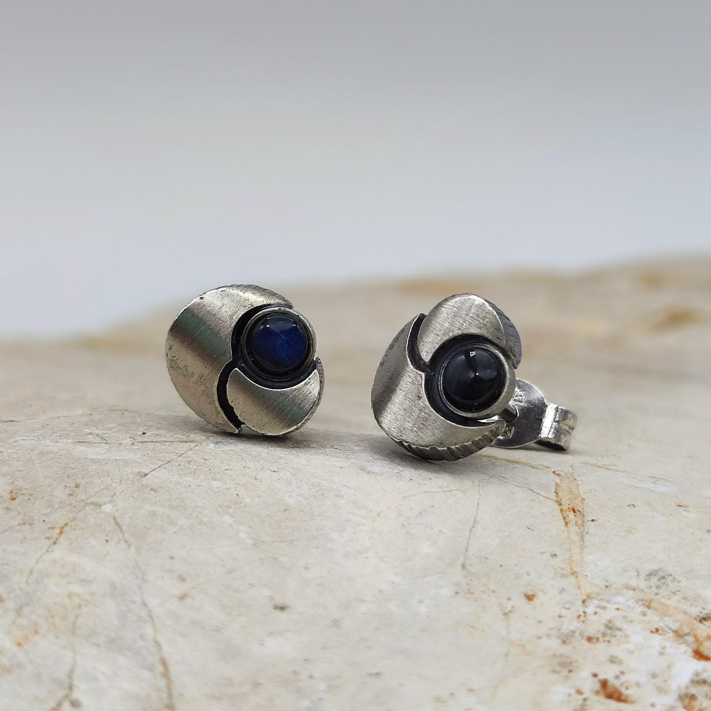 Spectrolite Studs