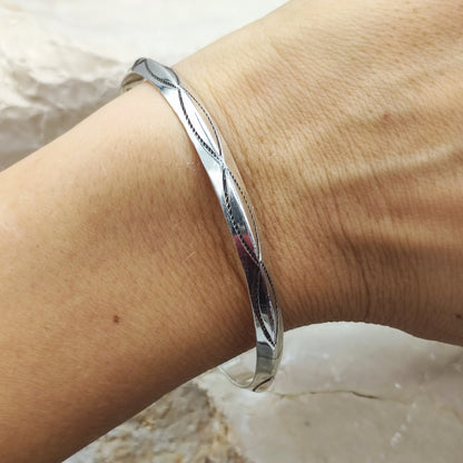 Tahe Navajo Bangle