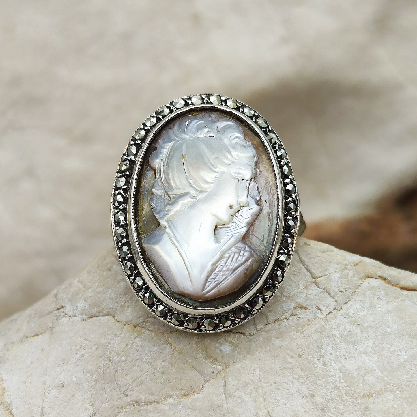 Lady Cameo