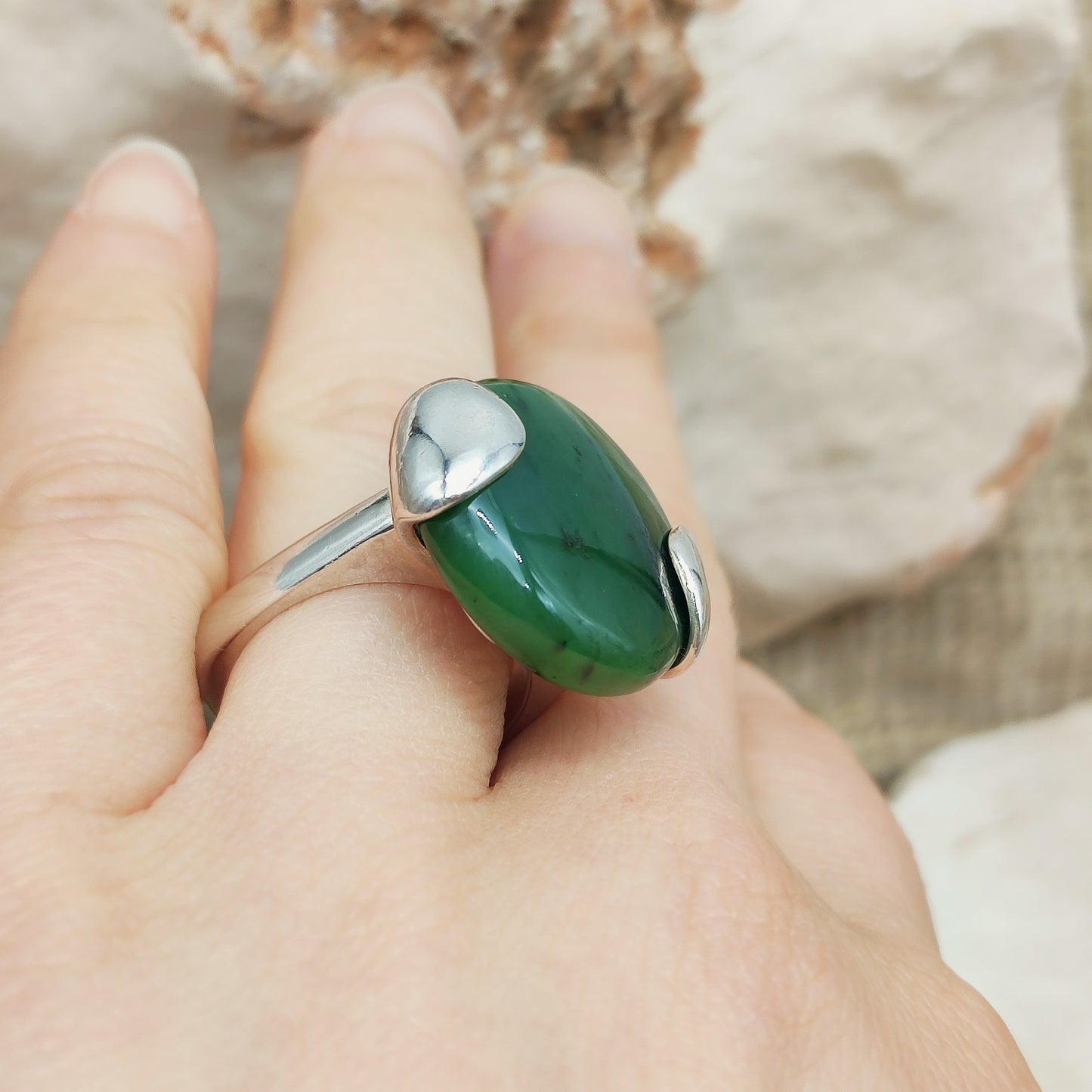 Zicht op de zijkant van de ring met constructie van de steen