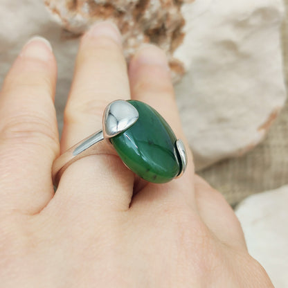 Zicht op de zijkant van de ring met constructie van de steen