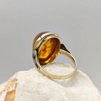 Vintage amber ring in 8K gold