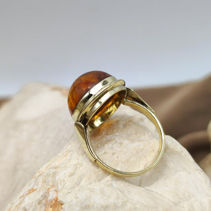 Vintage amber ring in 8K gold