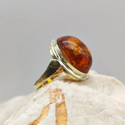 Vintage amber ring in 8K gold