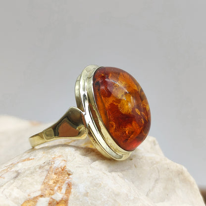 Vintage amber ring in 8K gold