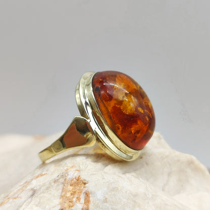 Vintage amber ring in 8K gold