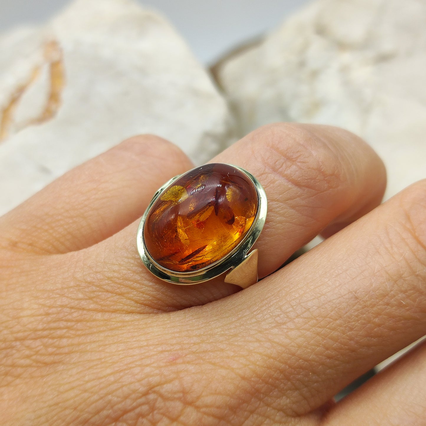 Vintage amber ring in 8K gold