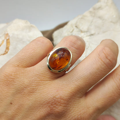 Vintage amber ring in 8K gold