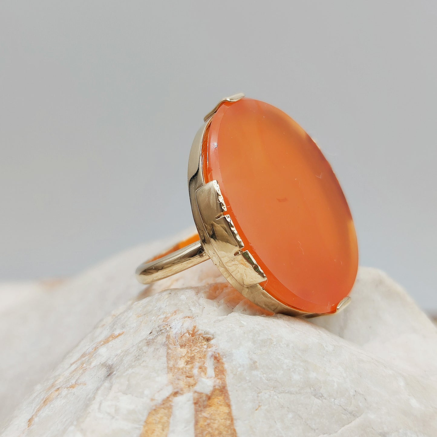 Bold Vintage ring with Carnelian in 14K gold