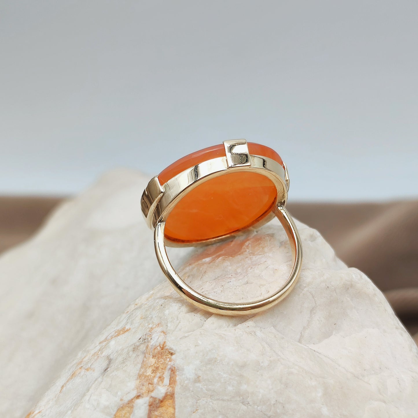 Bold Vintage ring with Carnelian in 14K gold