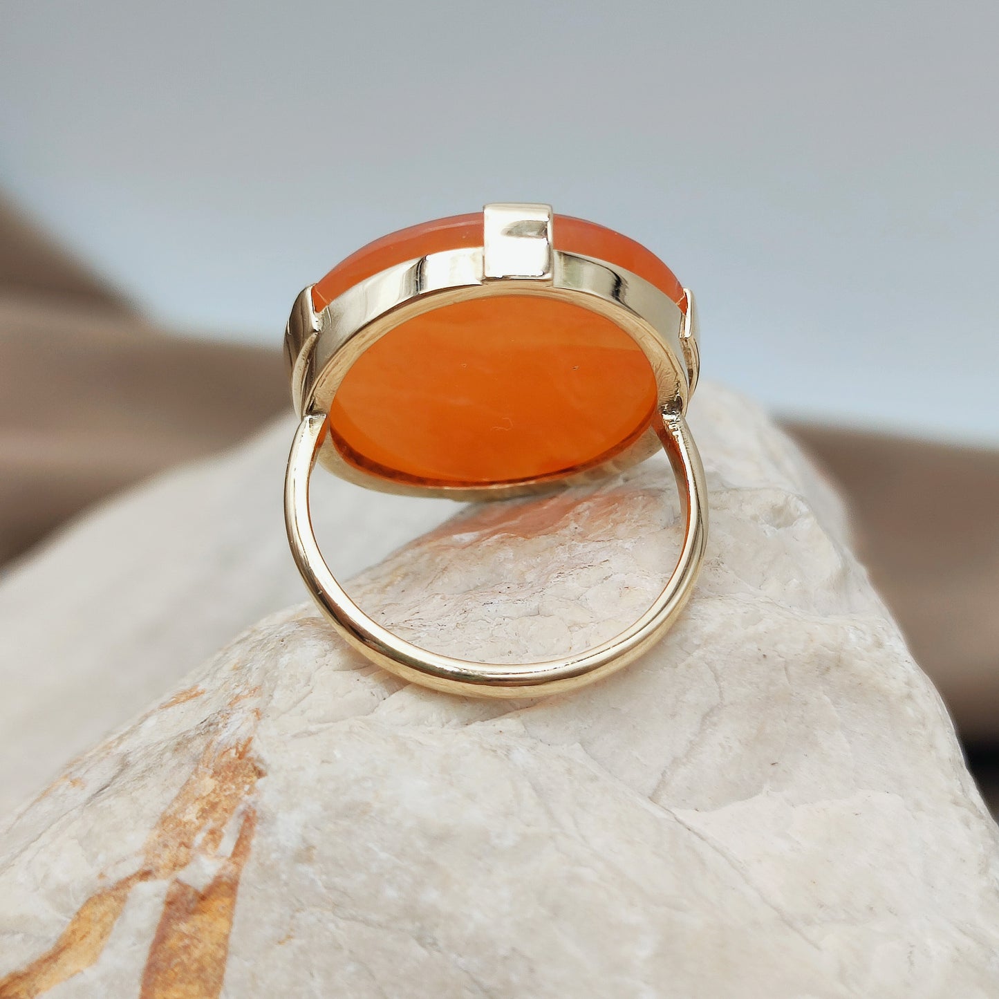 Bold Vintage ring with Carnelian in 14K gold