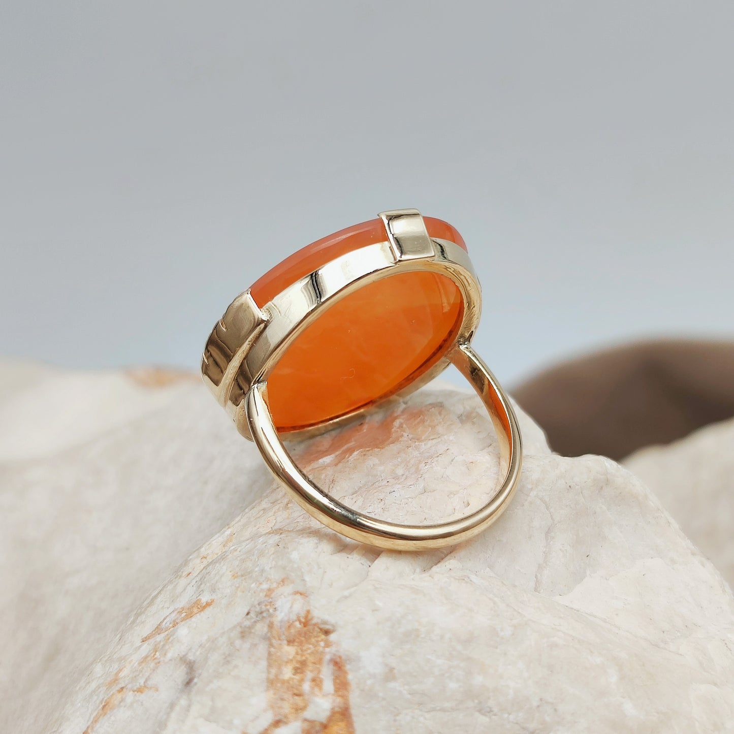 Bold Vintage ring with Carnelian in 14K gold