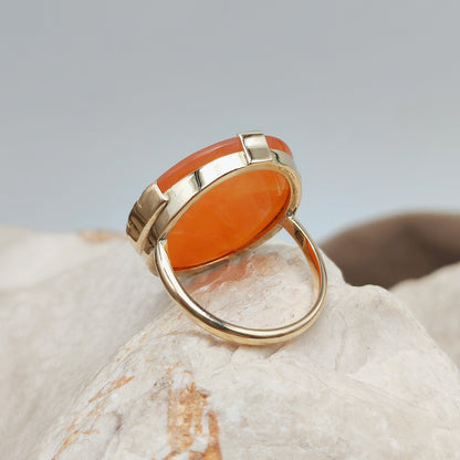 Bold Vintage ring with Carnelian in 14K gold