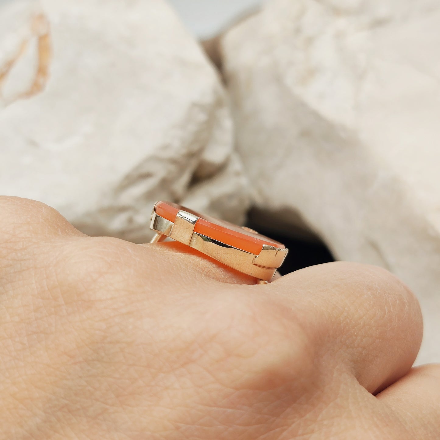 Bold Vintage ring with Carnelian in 14K gold