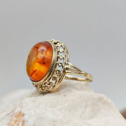 Chic Vintage Amber ring in 8K gold