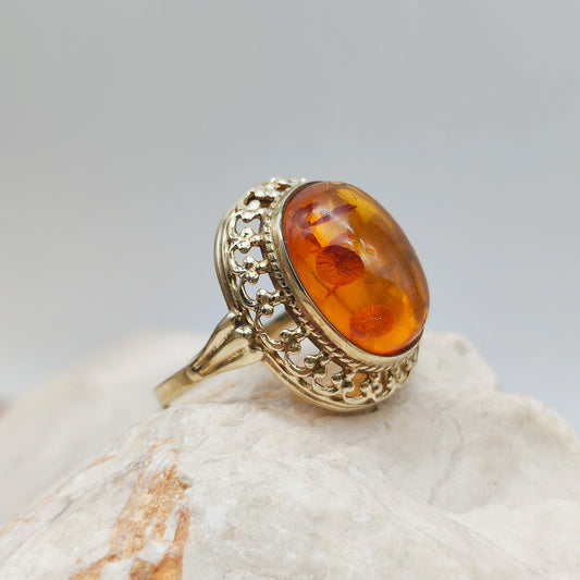Chic Vintage Amber ring in 8K gold