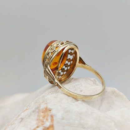 Chic Vintage Amber ring in 8K gold