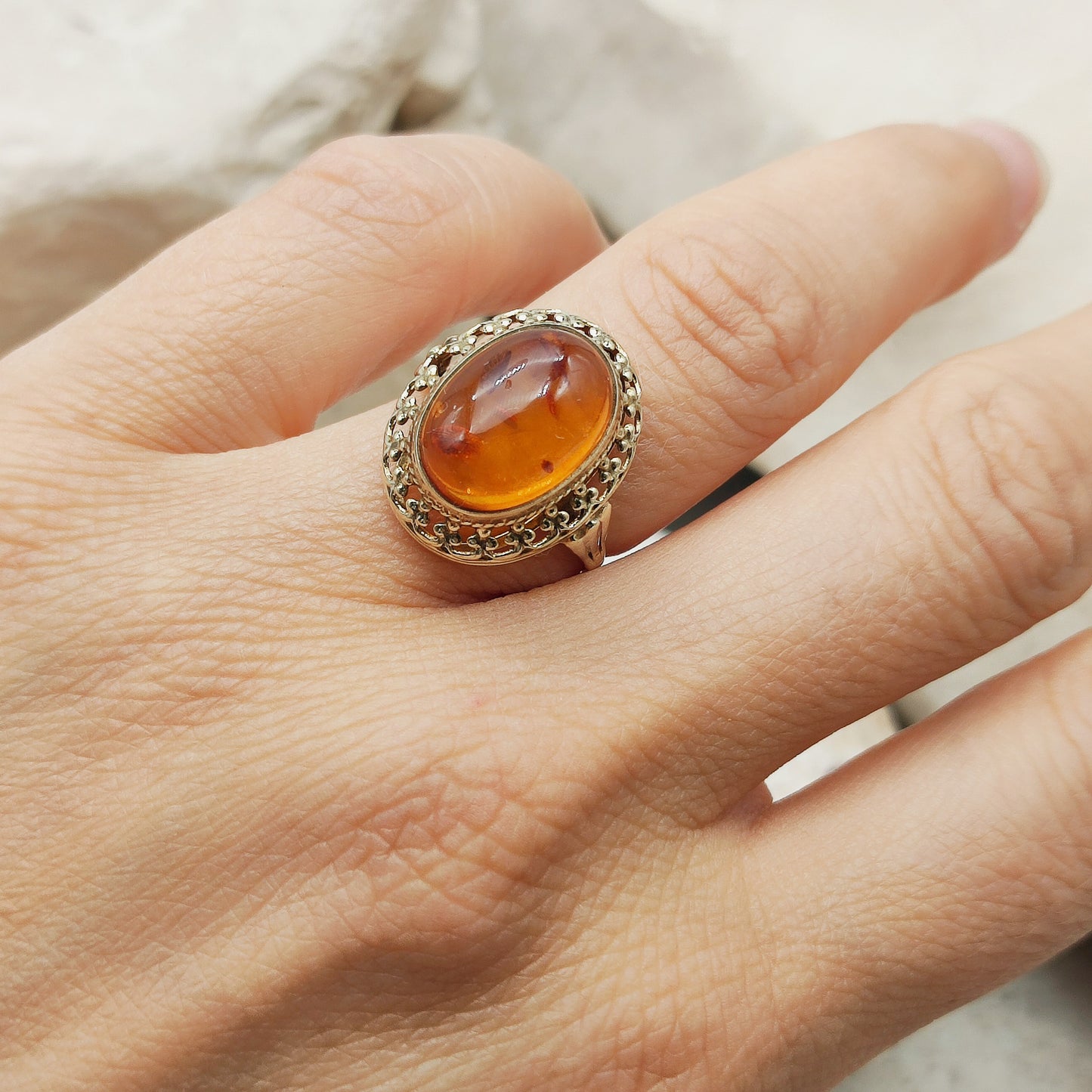 Chic Vintage Amber ring in 8K gold