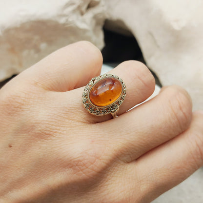 Chic Vintage Amber ring in 8K gold