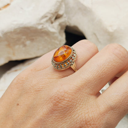 Chic Vintage Amber ring in 8K gold