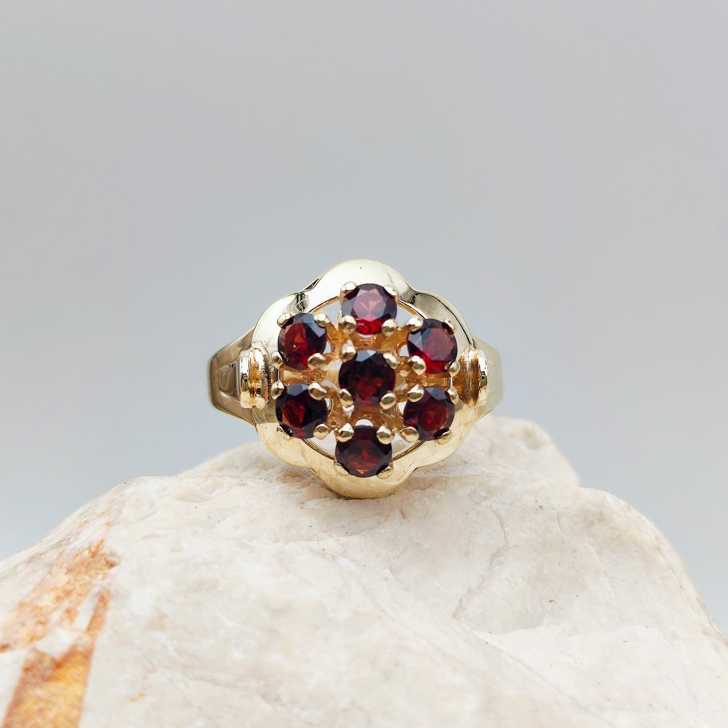 Vintage Flower ring with garnets in 8K gold