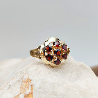 Vintage Flower ring with garnets in 8K gold
