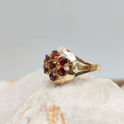Vintage Flower ring with garnets in 8K gold