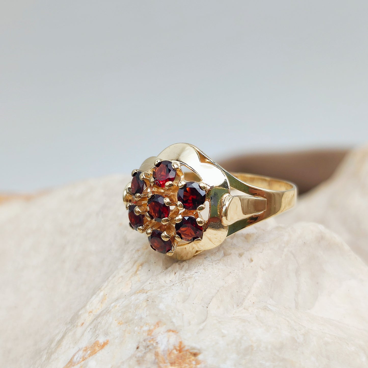 Vintage Flower ring with garnets in 8K gold
