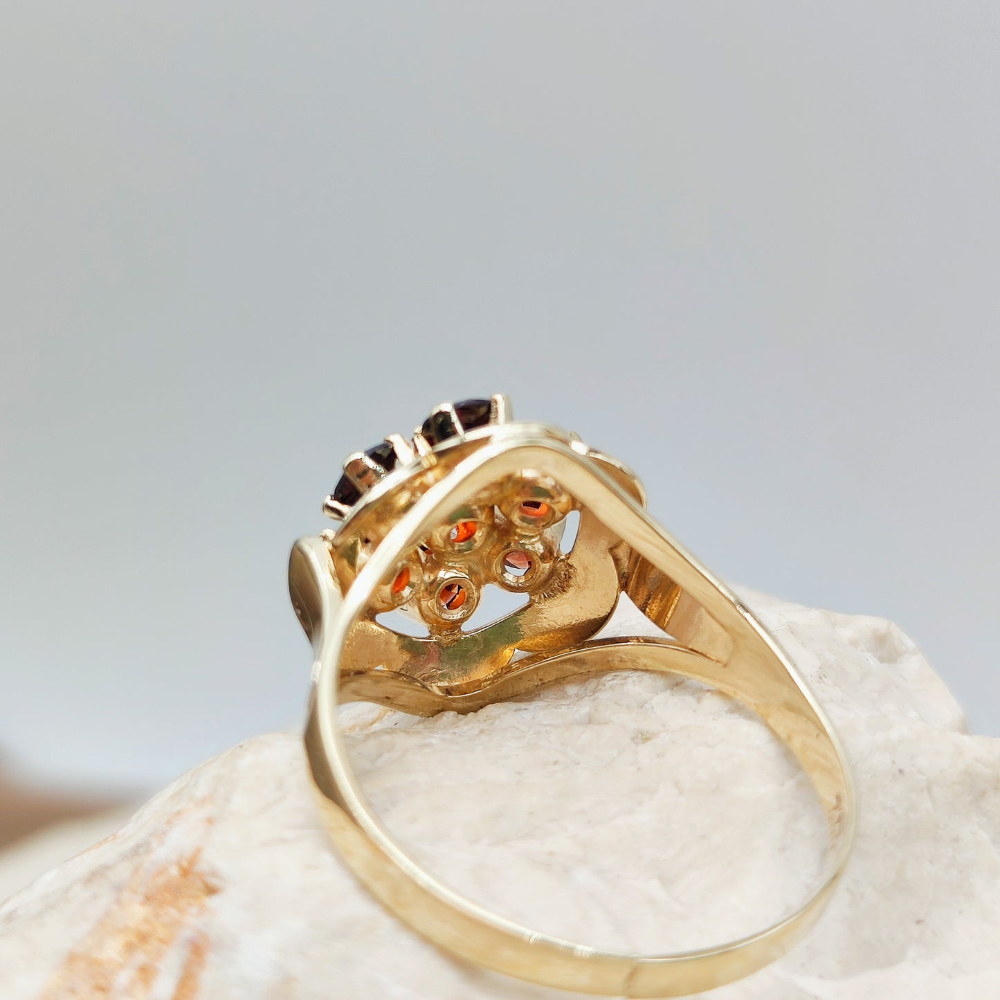 Vintage Flower ring with garnets in 8K gold