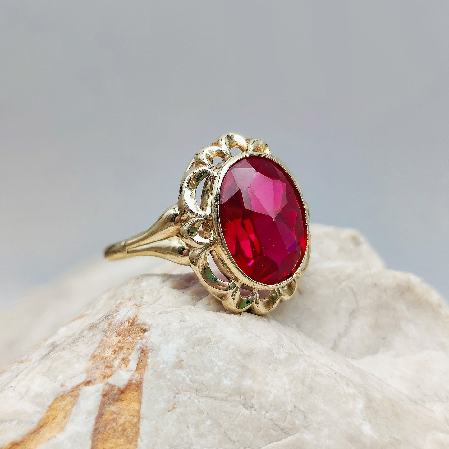 Vintage Ruby ring in 14K gold