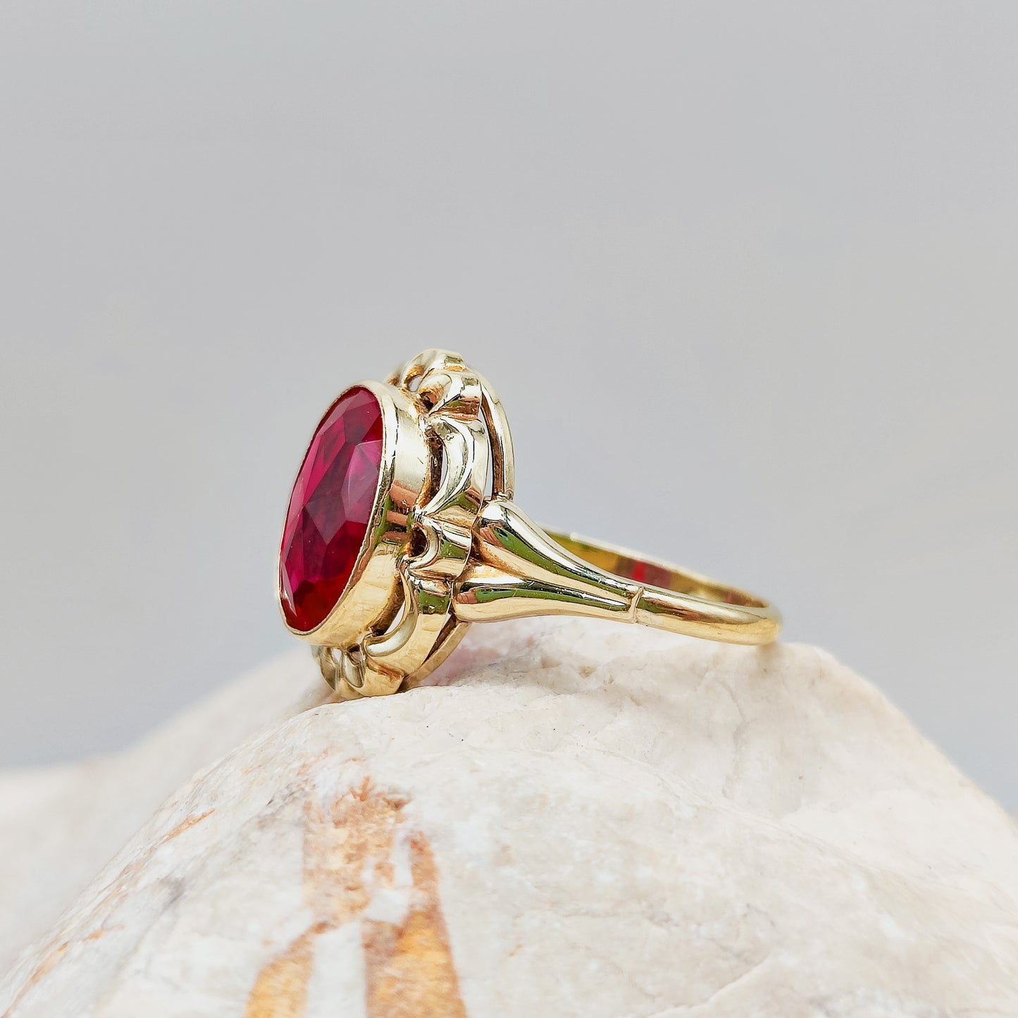 Vintage Ruby ring in 14K gold