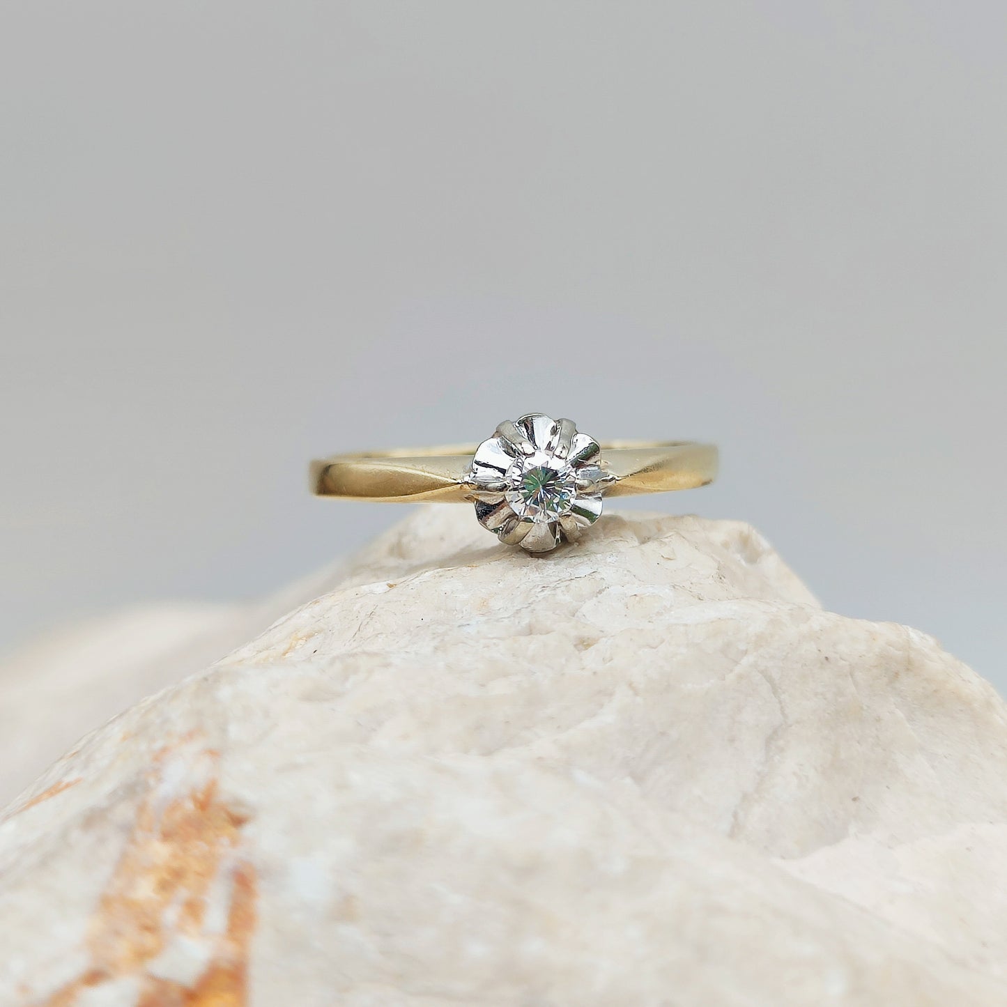 Vintage Diamond Solitaire ring in 14K gold