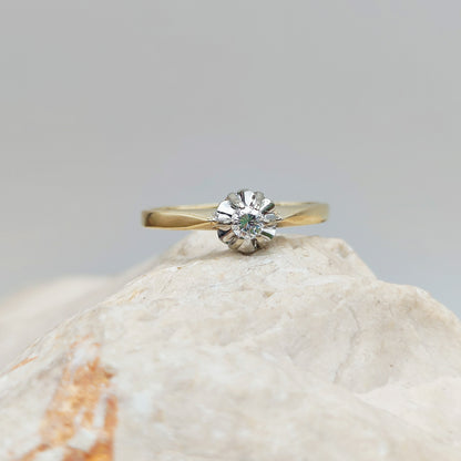 Vintage Diamond Solitaire ring in 14K gold