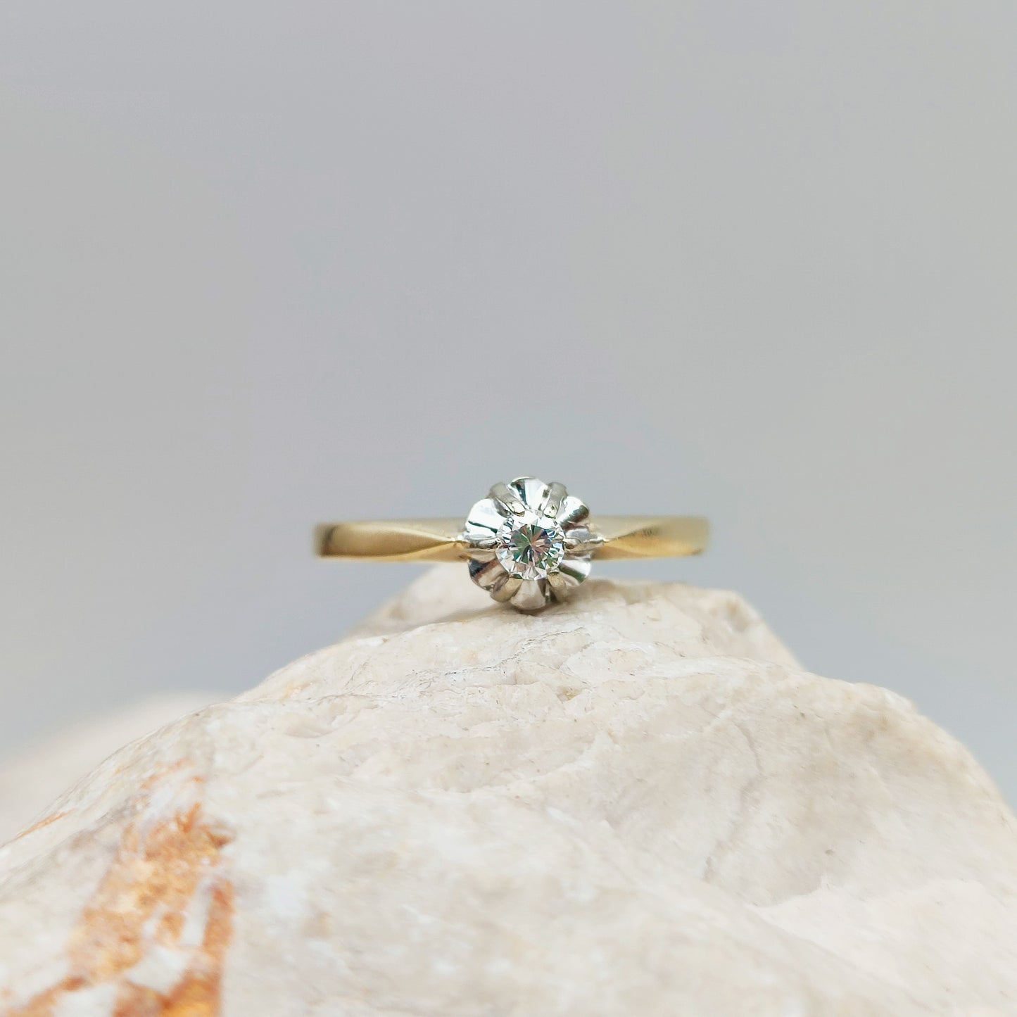Vintage Diamond Solitaire ring in 14K gold