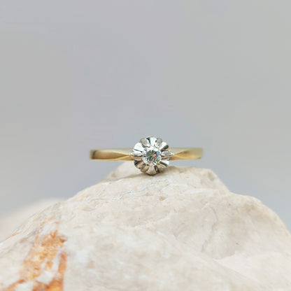 Vintage Diamond Solitaire ring in 14K gold